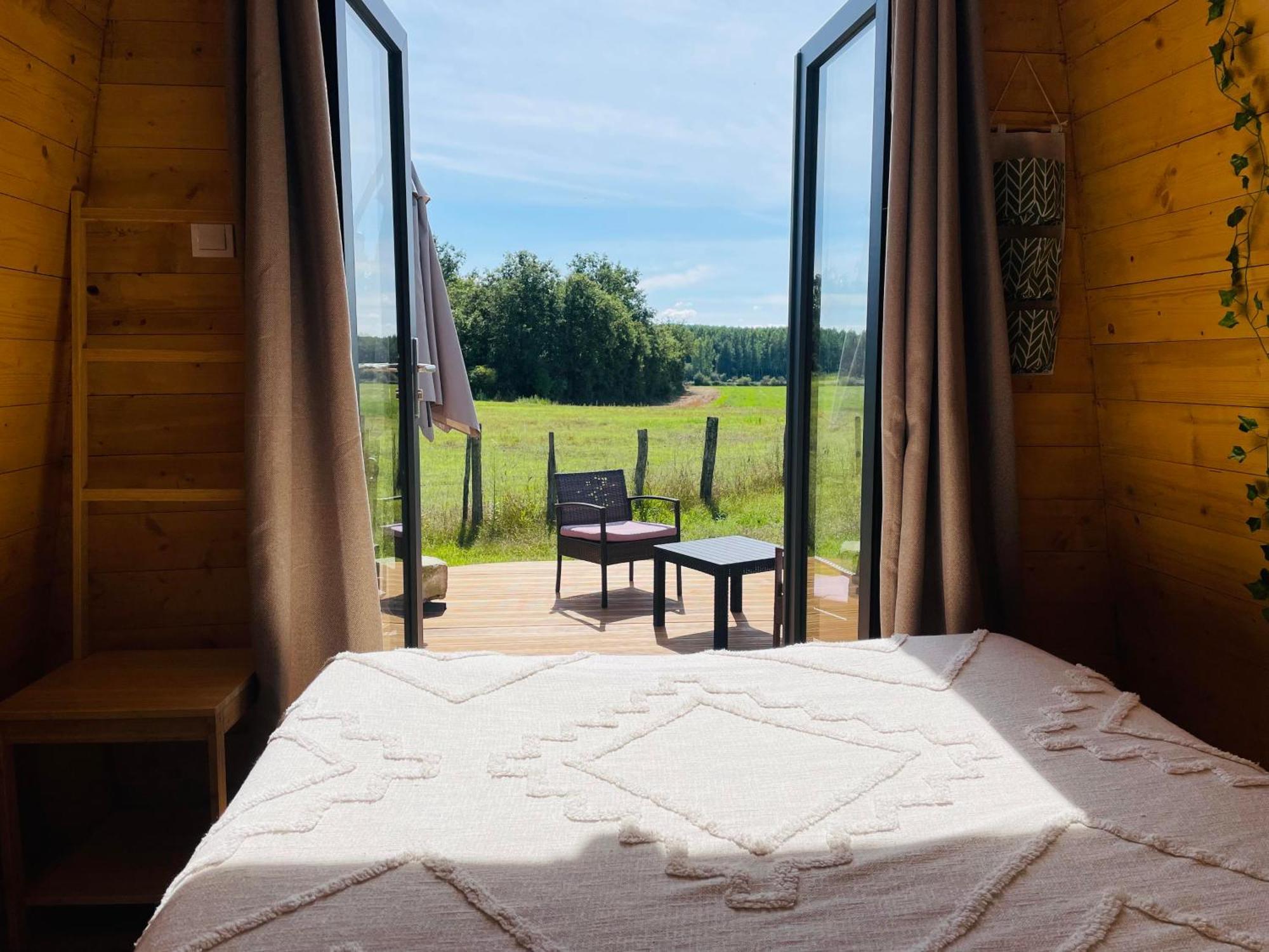 Logement Insolite : La Ruche Verte Monts-sur-Guesnes Buitenkant foto