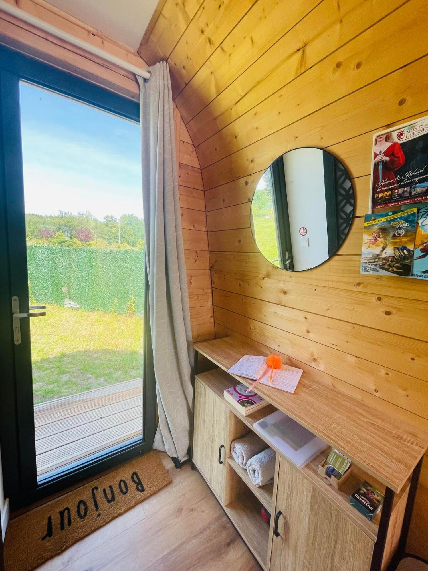 Logement Insolite : La Ruche Verte Monts-sur-Guesnes Buitenkant foto
